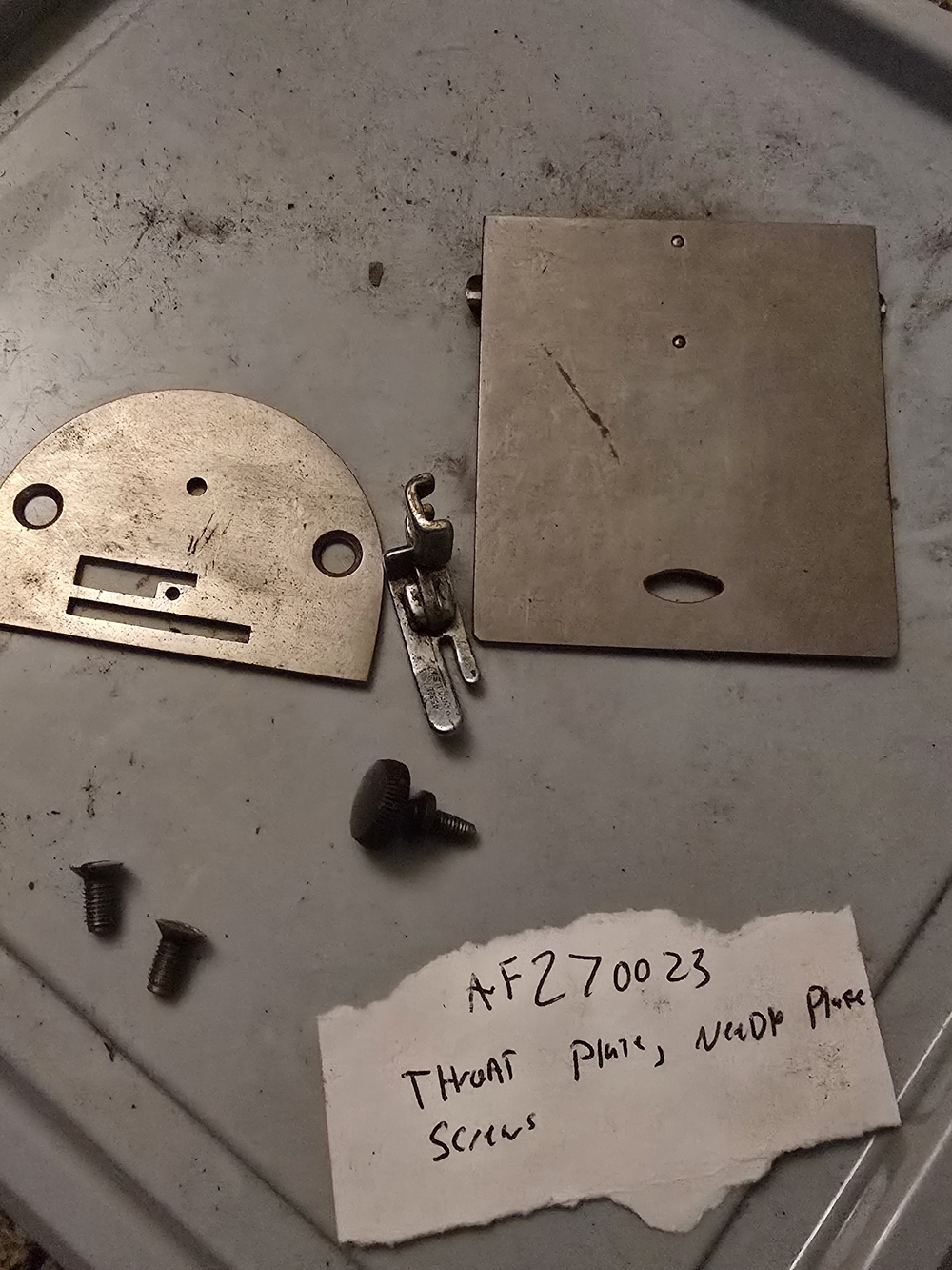 Singer Needle Plate  Silver Throat Plate and Screws Replacement Kit